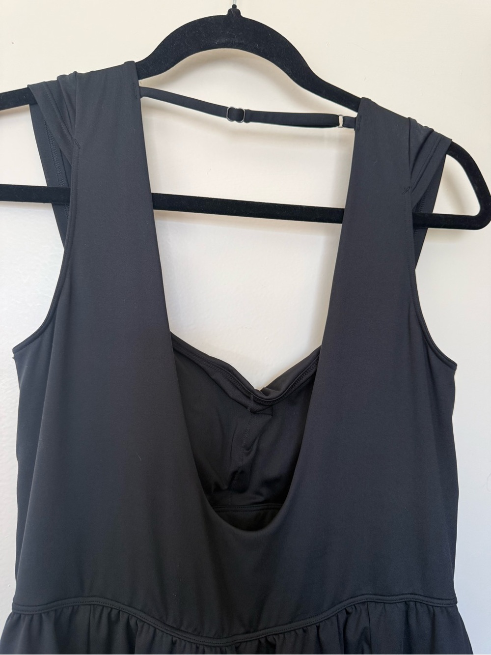 Gilly Hicks Black Mini Cap Sleeve Open Back Tiered Active Dress Shorts Large - Picture 7 of 10